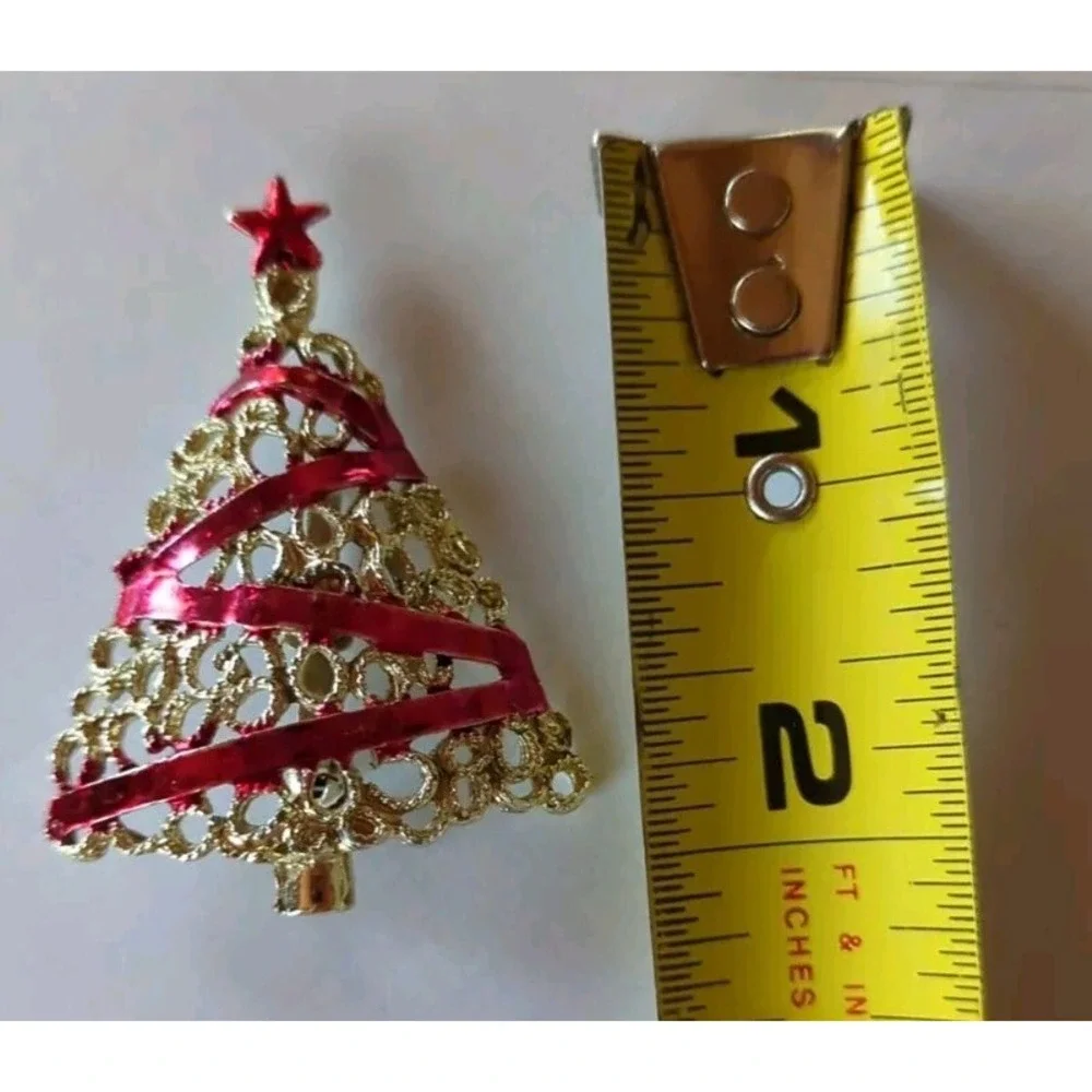 Vintage Christmas  Holiday Retro Brooch Pin Very Pretty